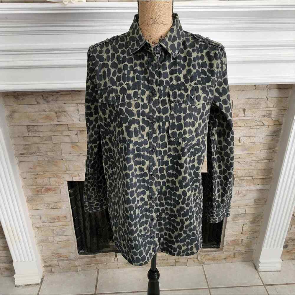 Banana republic leopard Dillon buttonβ down Military epaulets shirt size small